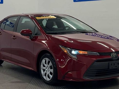 Used 2025 Toyota Corolla LE FWD image 2