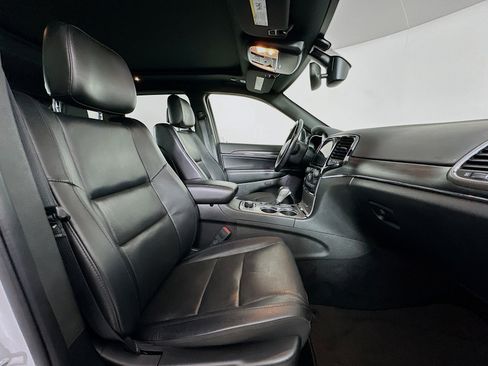 Used 2021 Jeep Grand Cherokee Limited w/ Luxury Group II image 32