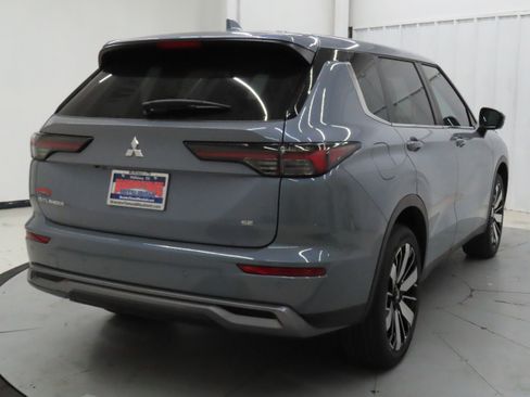 New 2026 Mitsubishi Outlander SE image 3
