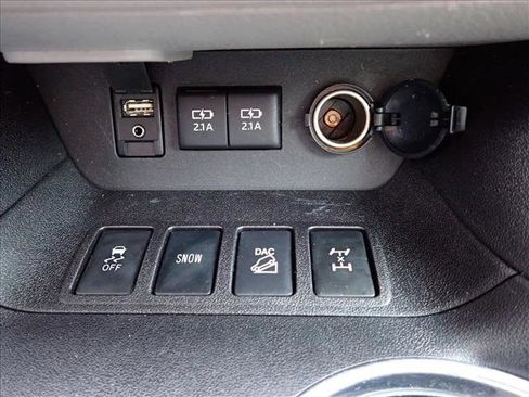 Used 2017 Toyota Highlander XLE image 22