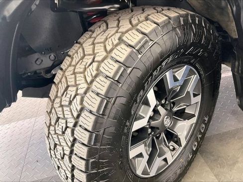 Used 2019 Toyota Tacoma TRD Off-Road w/ TRD Premium Off Road Package AWD/4WD image 34