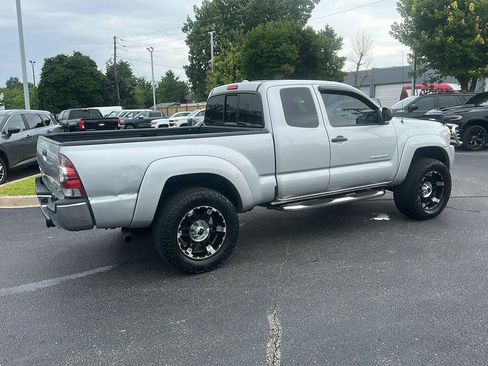 Used 2010 Toyota Tacoma PreRunner RWD image 3
