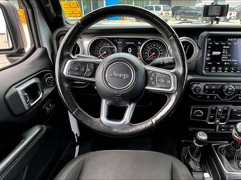 Used 2020 Jeep Gladiator Overland AWD/4WD image 5
