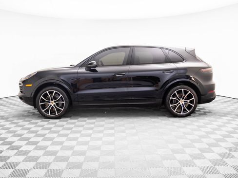 Used 2022 Porsche Cayenne Platinum Edition image 2