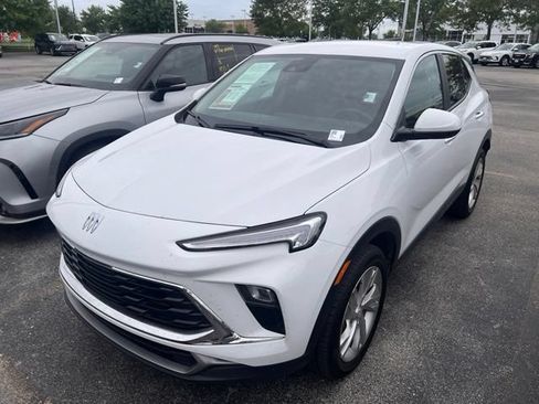 Certified 2025 Buick Encore GX Preferred AWD/4WD image 3
