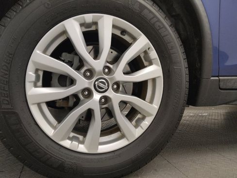 Used 2018 Nissan Rogue SV image 31