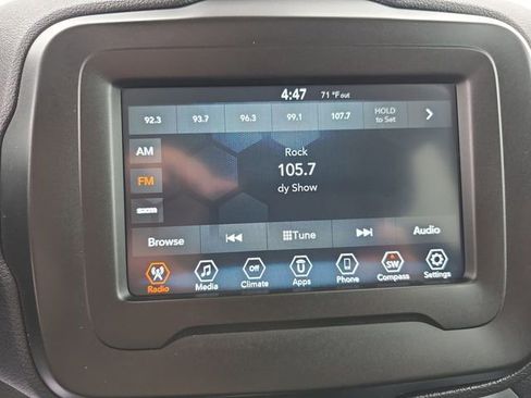 Used 2020 Jeep Renegade Latitude w/ Popular Equipment Group FWD image 23
