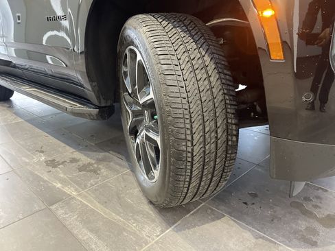 Used 2025 Chevrolet Tahoe RST w/ Comfort Package RWD image 13