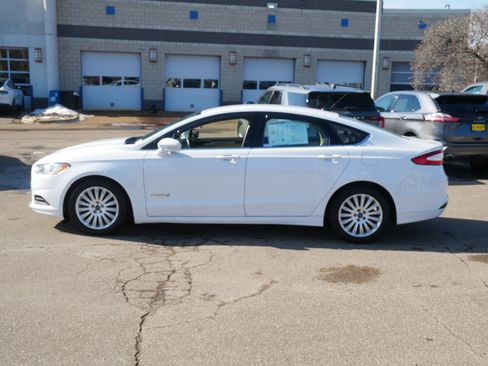 Used 2016 Ford Fusion SE image 4