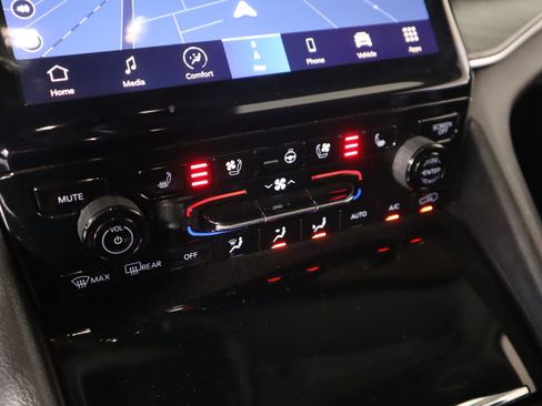 Used 2023 Jeep Grand Cherokee L Limited w/ Luxury Tech Group II image 8