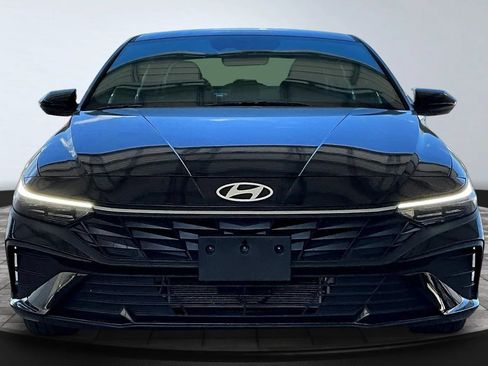 Used 2025 Hyundai Elantra SEL FWD image 2