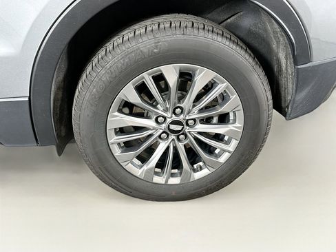 Used 2024 Cadillac XT4 Premium Luxury image 11