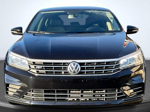 Used 2018 Volkswagen Passat 2.0T R-Line image 3
