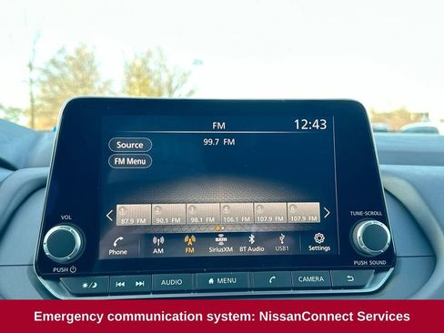 Used 2025 Nissan Rogue SV image 31