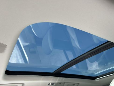 Used 2018 Volvo XC90 T6 Momentum w/ Convenience Package image 11