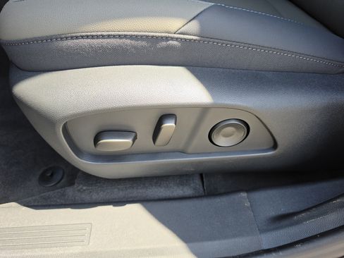 New 2027 Chevrolet Equinox LT w/ Convenience Package II FWD image 25