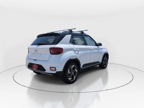 Used 2024 Hyundai Venue Limited FWD image 8