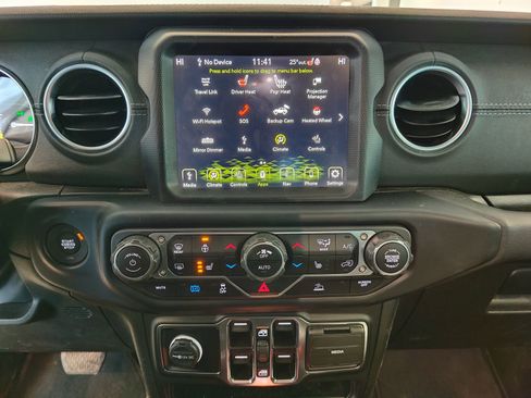 Used 2023 Jeep Wrangler Unlimited Sahara w/ Cold Weather Group image 17