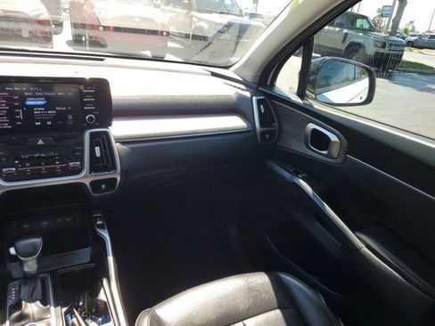 Used 2021 Kia Sorento EX w/ Panoramic Sunroof Package image 14