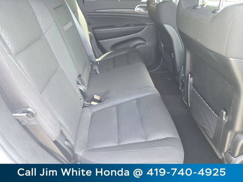 Used 2020 Jeep Grand Cherokee Laredo w/ Security & Convenience Group AWD/4WD image 19