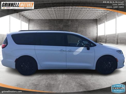 Used 2026 Chrysler Pacifica Limited w/ S Appearance Package FWD image 4