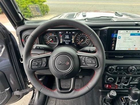 Used 2024 Jeep Gladiator Rubicon w/ Safety Group AWD/4WD image 20