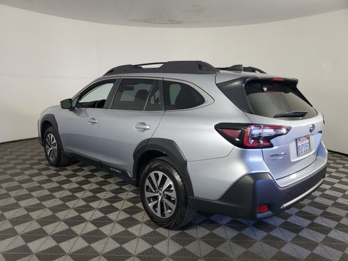 Used 2025 Subaru Outback Premium image 6