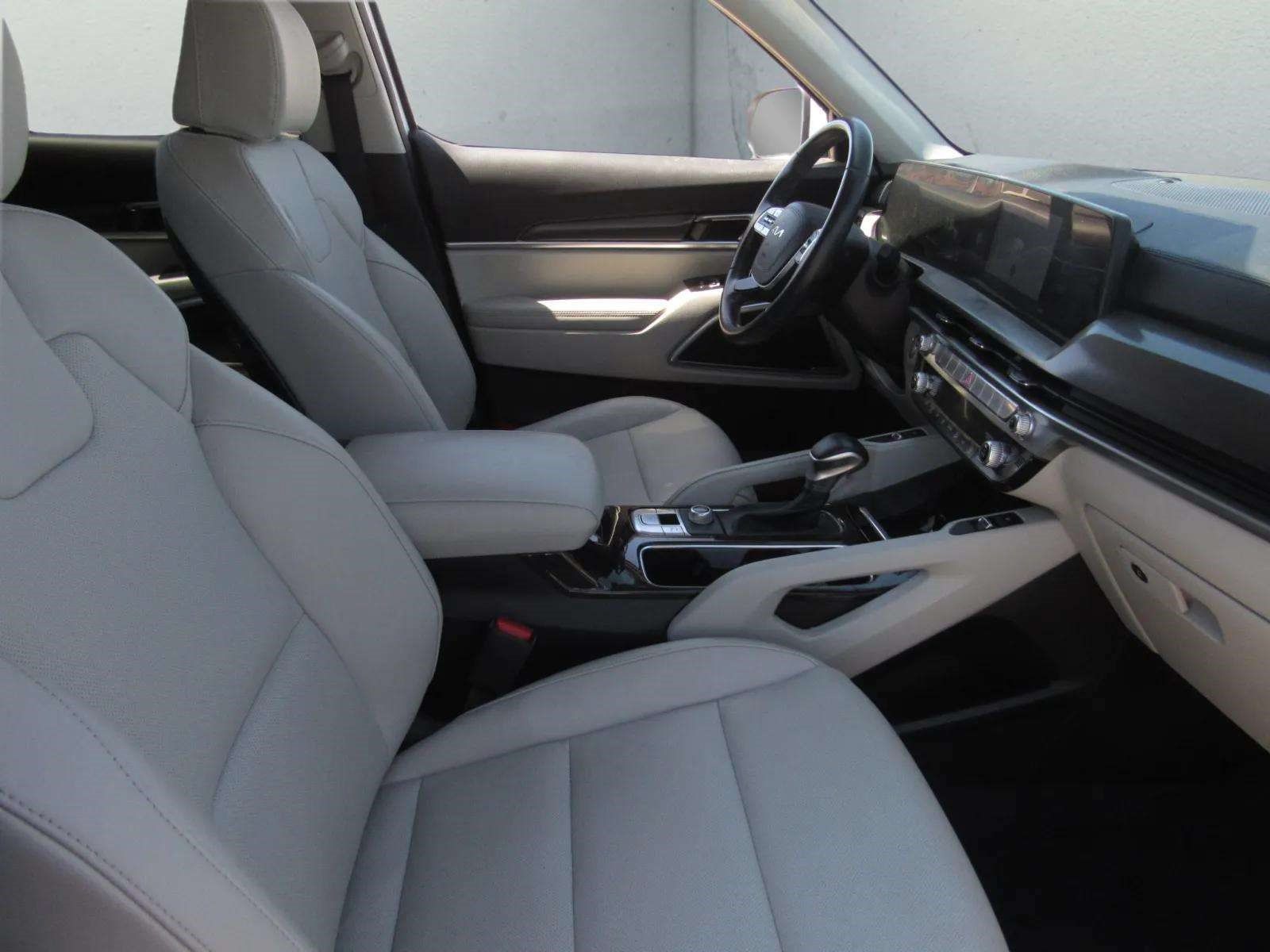 Used 2024 Kia Telluride S w/ S Sunroof Package FWD image 9