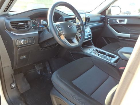 Used 2022 Ford Explorer XLT image 14