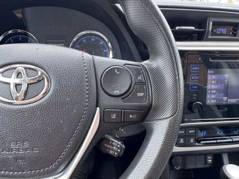 Used 2018 Toyota Corolla LE FWD image 14