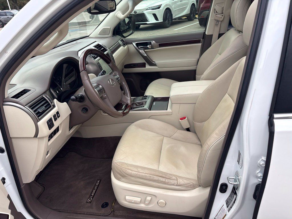 Used 2016 Lexus GX 460 w/ Premium Package AWD/4WD image 16
