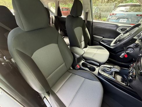 Used 2025 Kia Soul LX w/ LX Technology Package FWD image 34