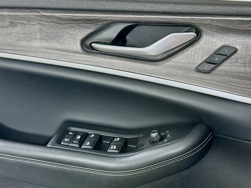 Used 2022 Jeep Grand Cherokee Limited 4xe w/ Luxury Tech Group II image 15