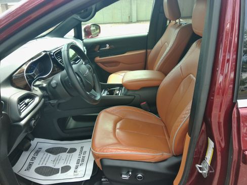 Used 2022 Chrysler Pacifica Pinnacle AWD/4WD image 12