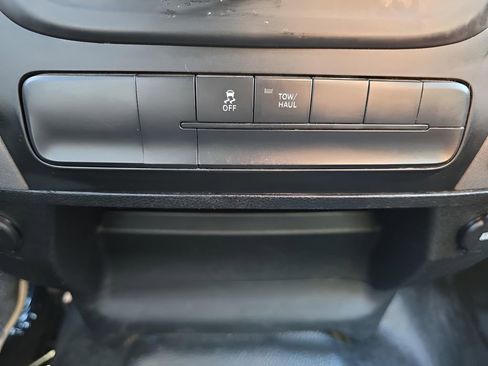 Used 2021 RAM 1500 Tradesman w/ Chrome Appearance Group image 16