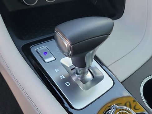 Used 2025 Genesis G70 2.5T RWD image 32