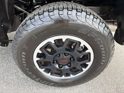 Certified 2024 Toyota Tacoma TRD Off-Road AWD/4WD image 30