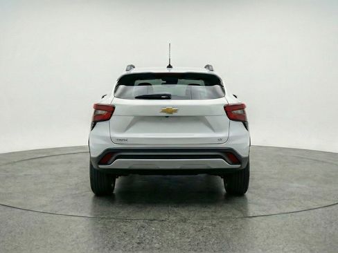 Used 2025 Chevrolet Trax LT w/ LT Convenience Package FWD image 7