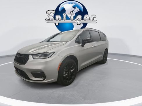 New 2026 Chrysler Pacifica Limited w/ S Appearance Package AWD/4WD image 5