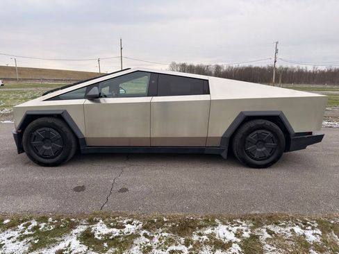 Used 2025 Tesla Cybertruck AWD Crew Cab image 10