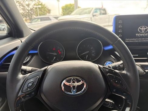 Used 2021 Toyota C-HR XLE FWD image 7