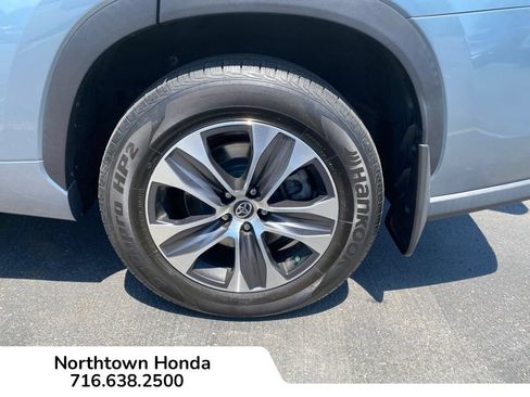Used 2020 Toyota Highlander XLE AWD/4WD image 15