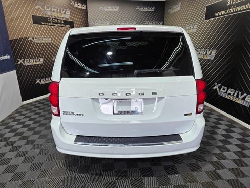 Used 2019 Dodge Grand Caravan SE image 12