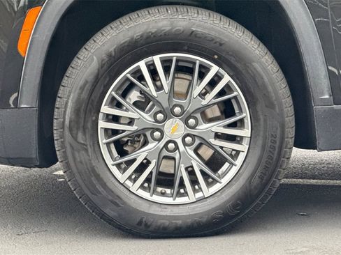 Used 2024 Chevrolet Traverse LT image 14