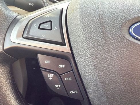 Used 2018 Ford Fusion SE image 12