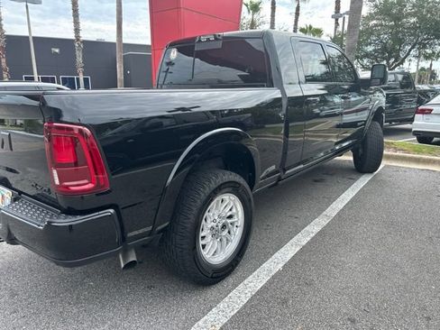 Used 2025 RAM 2500 Limited AWD/4WD image 9