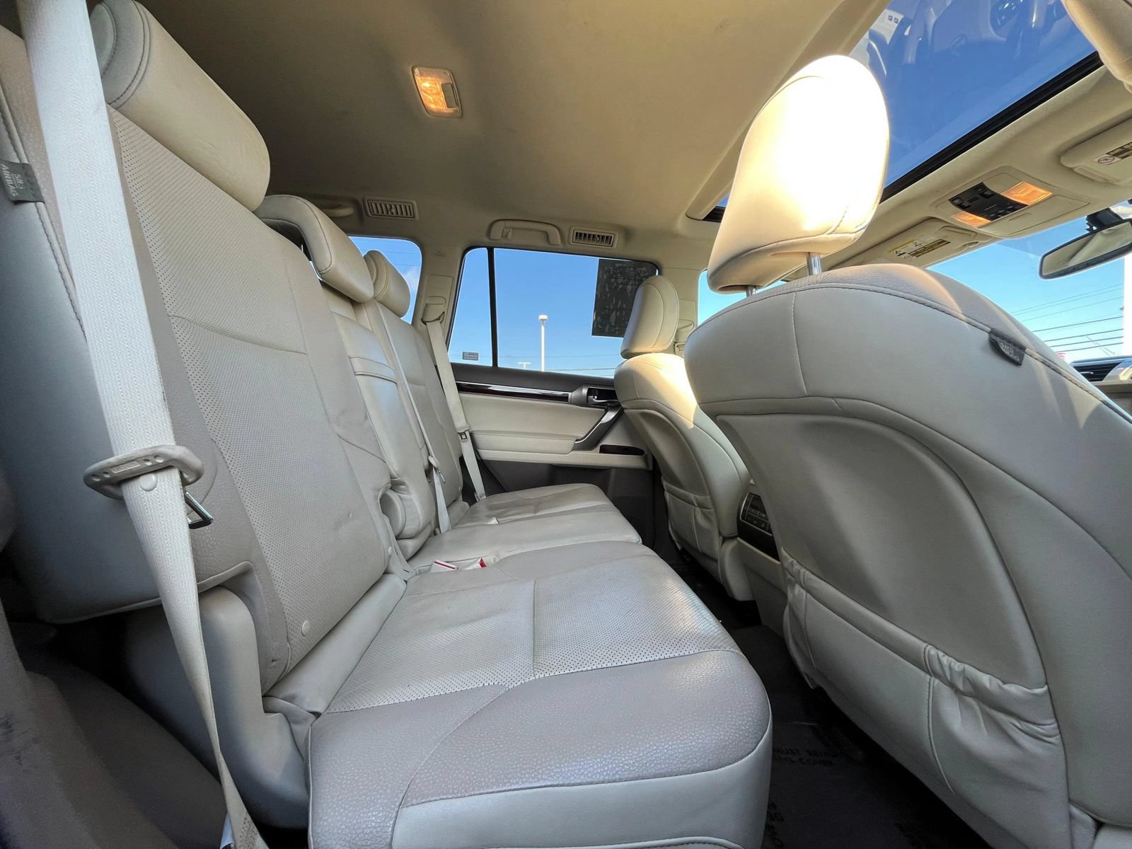 Used 2015 Lexus GX 460 w/ Premium Package AWD/4WD image 36