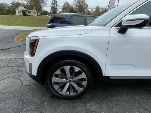Used 2022 Kia Telluride S image 2