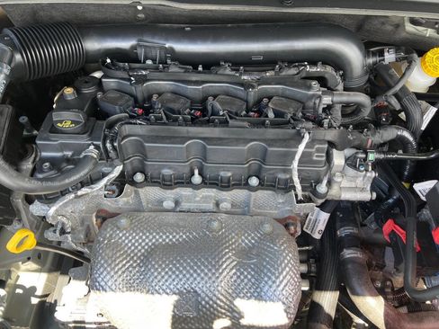 Used 2021 Jeep Renegade Latitude image 16