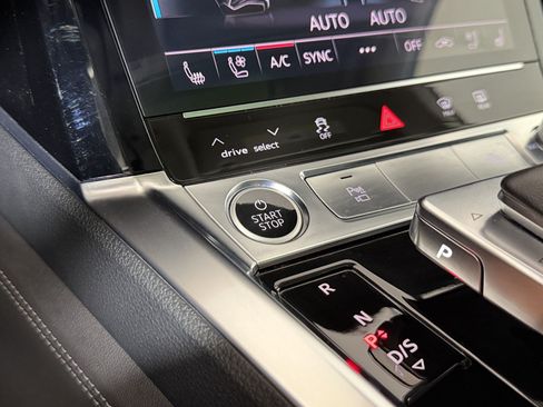 Used 2024 Audi Q8 e-tron Premium Plus AWD/4WD image 16